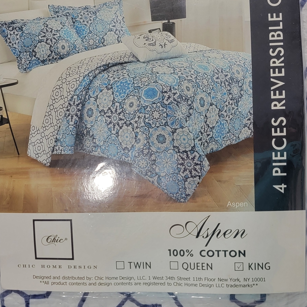 Blue and White Damask Quilt Set Elegant Bedding